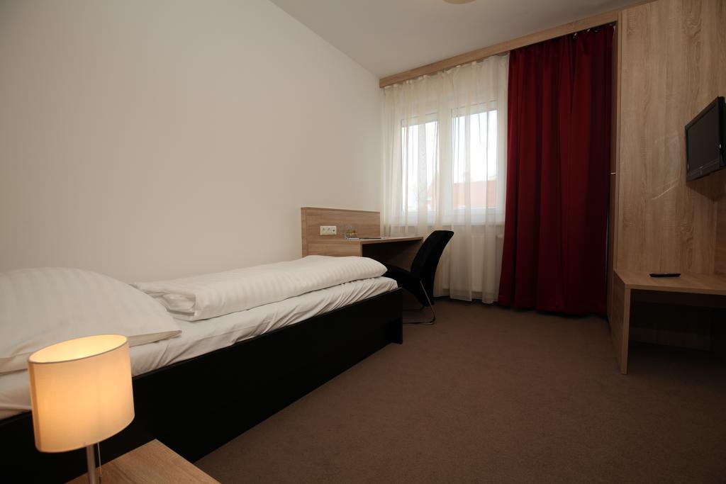 Seminarhotel Springer Schloessl Vienna Room photo
