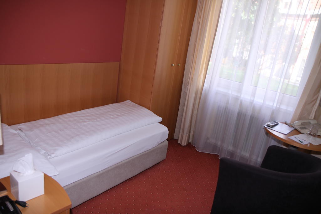Seminarhotel Springer Schloessl Vienna Room photo